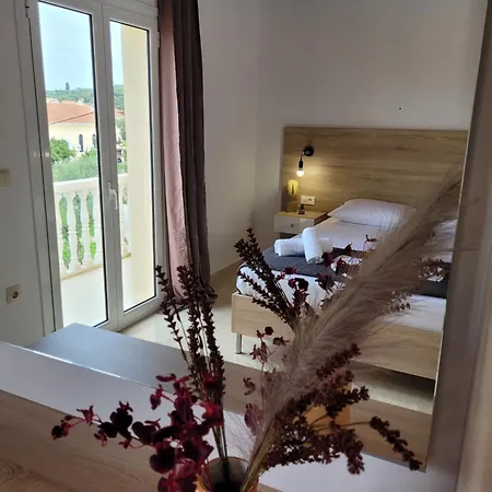 Roula Apartahotel 3*