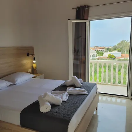 Roula Apartahotel 3*